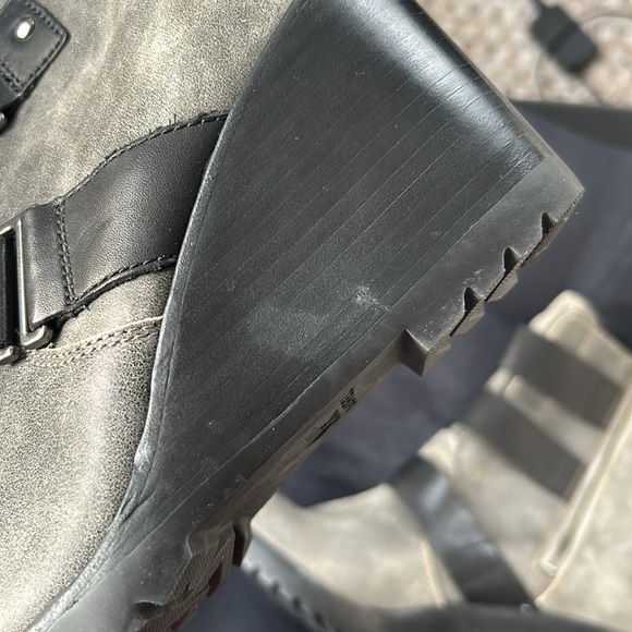 Genuine SOREL Wedge Boots in 7.5 - Picture 5 of 9